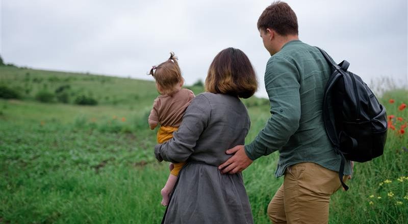 mom-dad-and-daughter